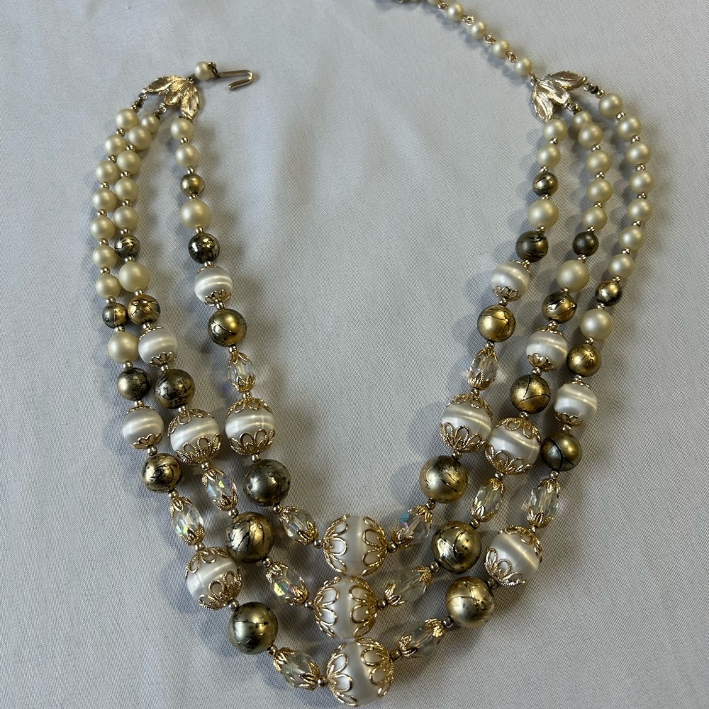 Vintage 60’s Elegant Gold and White Beaded Necklace